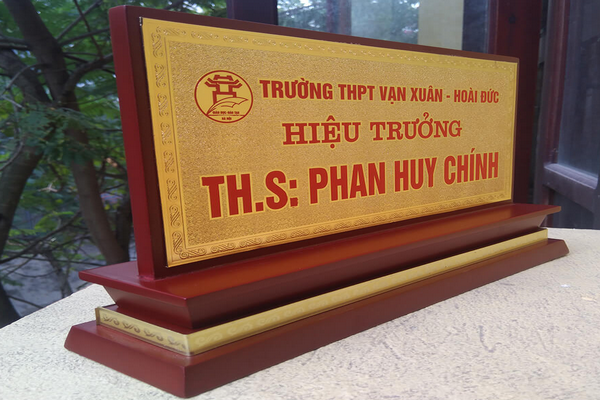 Làm biển chức danh mạ vàng uy tín, đẹp, giá tốt