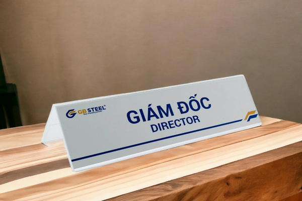 Đặc điểm của biển chức danh mica chữ A