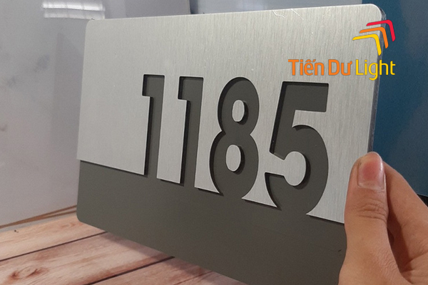 Đặc điểm của biển công ty alu