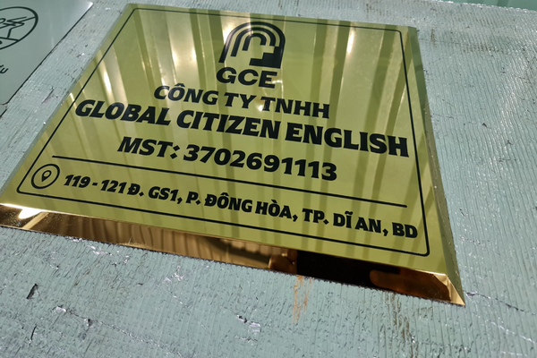 Đặc điểm của biển công ty bằng đồng