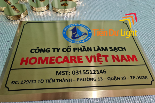Biển inox vàng gương ăn mòn