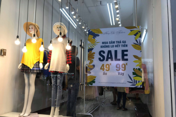 Decal dán kính giảm giá khuyến mãi 