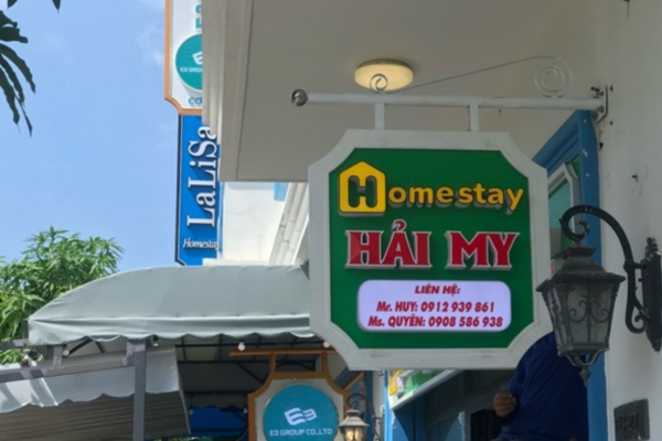 Biển vẫy homestay đồng bộ với phong cách tổng thể