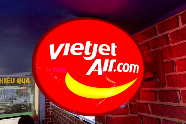 Làm biển hộp đèn hút nổi mica ở đâu uy tín?