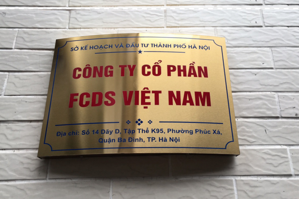 Đặc điểm của biển inox cong