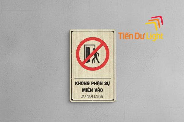 BBiển báo không phận sự miễn vào gỗ
