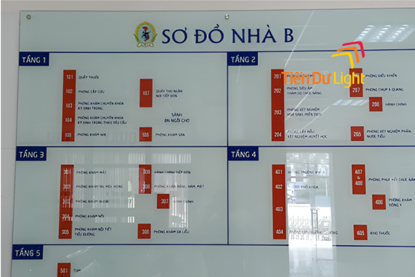 Biển mica treo tường chỉ dẫn