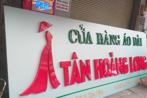 Biển quảng cáo áo dài đẹp thể hiện nét đẹp truyền thống trang phục Việt Nam
