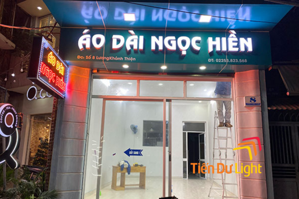 Biển quảng cáo áo dài chữ nổi và biển led vẫy