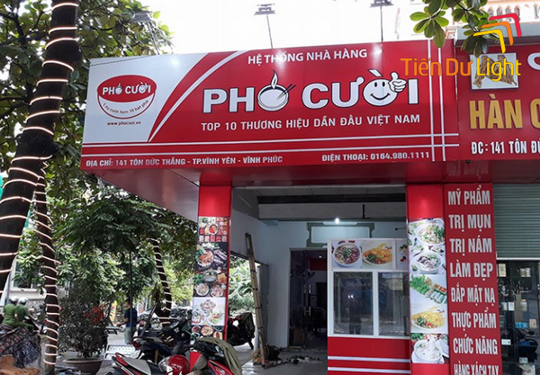 Biển quảng cáo chữ nổi kết hợp đèn LED 