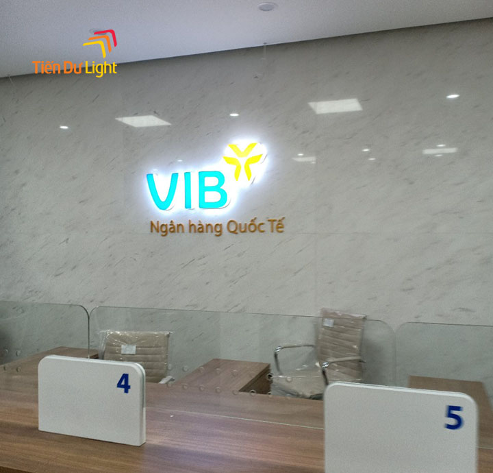 Biển chữ nổi trong nhà ngân hàng VIB