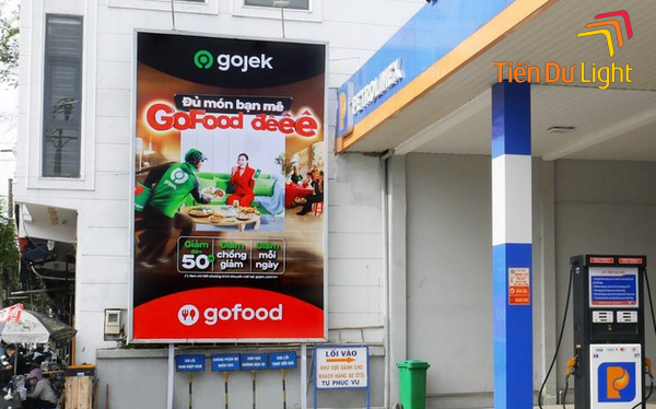 Biển quảng cáo dọc được ứng dụng phổ biến