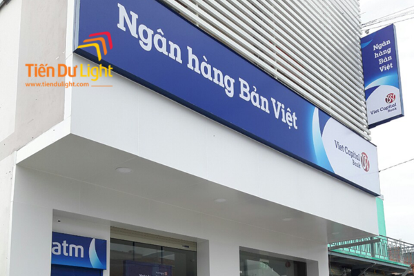 Biển quảng cáo hộp đèn led có cấu trúc hộp kín