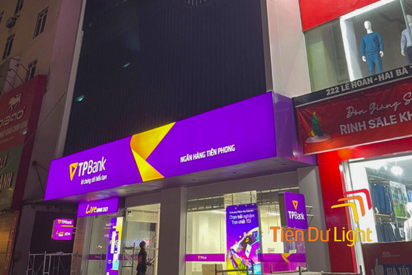 Biển quảng cáo in UV chất lượng cao