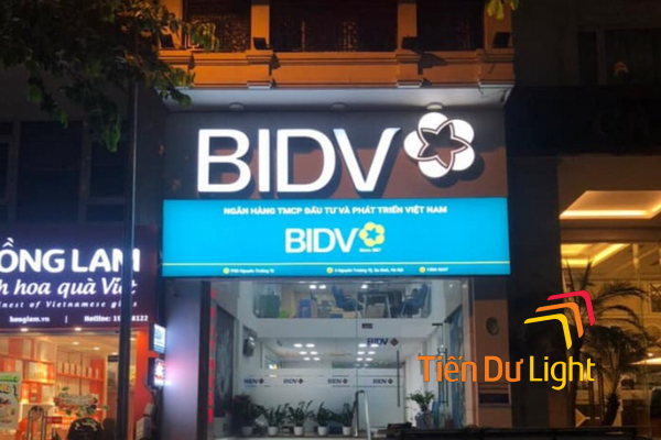 Biển quảng cáo có thể làm từ alu, mica, inox,...