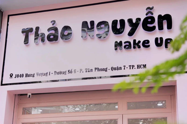 Biển quảng cáo make up là gì?