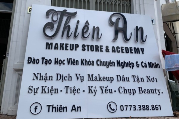 Mẫu biển quảng cáo make up chữ nổi đẹp