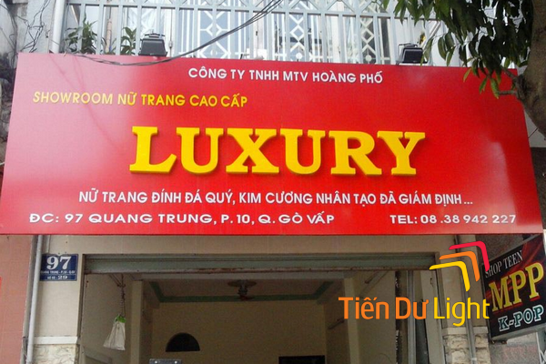 Tham khảo mẫu biển quảng cáo màu đỏ đẹp