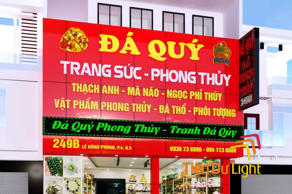 Ưu điểm của biển quảng cáo màu đỏ