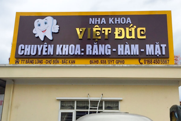 Những loại biển quảng cáo màu nâu ấn tượng