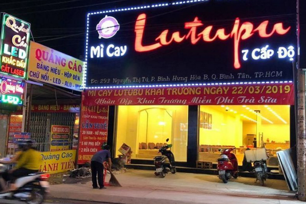 Mẫu biển quảng cáo mì cay 7 cấp độ đẹp