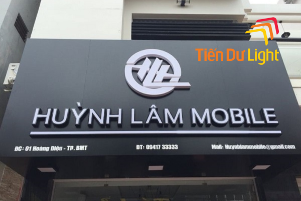 Tông màu chủ đạo đen trắng quốc dân