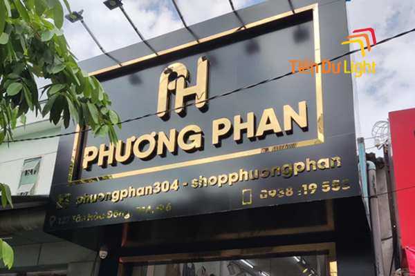 Biển quảng cáo nền đen chữ vàng chữ nổi