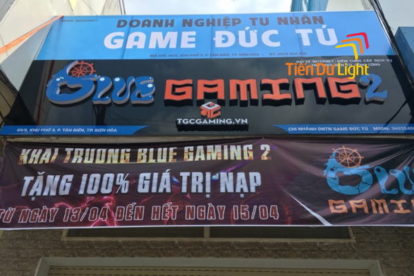 Biển quảng cáo game nền alu chữ nổi