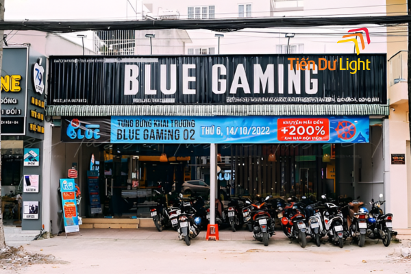 Biển quảng cáo quá game bằng tôn
