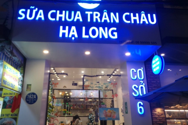Biển tích hợp led nổi bật cả ngày lẫn đêm
