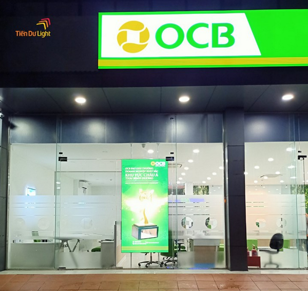 Biển quảng cáo trong nhà và ngoài trời có ưu điểm riêng