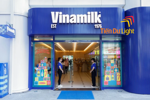 Biển quảng cáo Vinamilk chữ nổi 