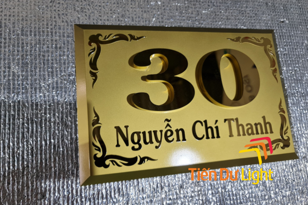 Ưu điểm của việc lựa chọn biển số nhà inox vàng