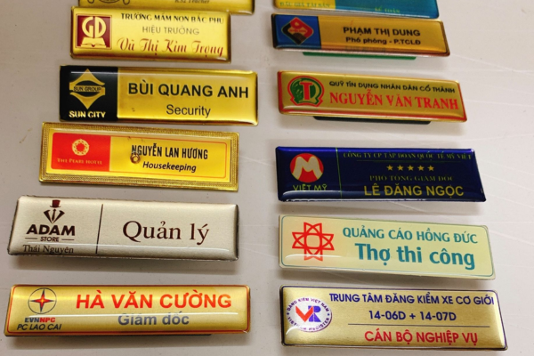 Biển tên đeo ngực đa dạng