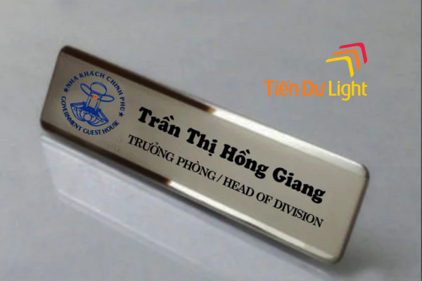 Mẫu biển tên đeo ngực inox