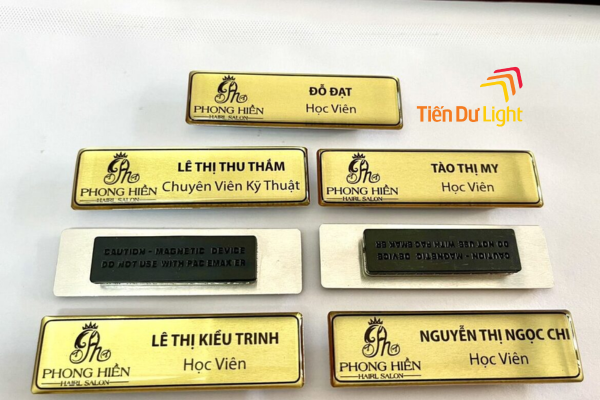 Biển tên đeo ngực nam châm