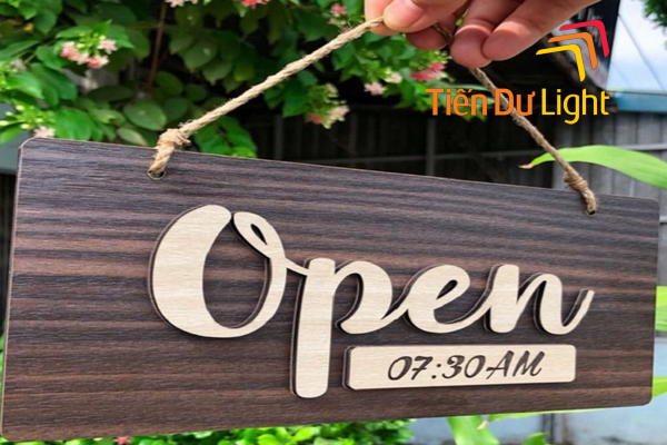 Biển treo cửa có đặc điểm gì?