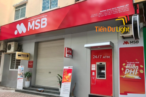 Biển vẫy được đăt trước mặt tiền biển chính