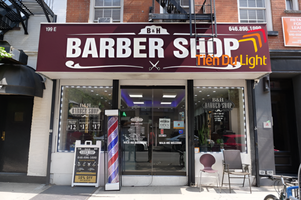 Biển vẫy cần thể hiện rõ phong cách barber shop