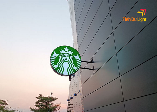 Biển vẫy hộp đèn được lắp đặt tại mặt tiền quán cà phê 