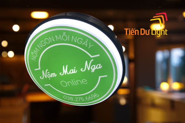 Biển vẫy hộp đèn mica hút nổi ấn tượng