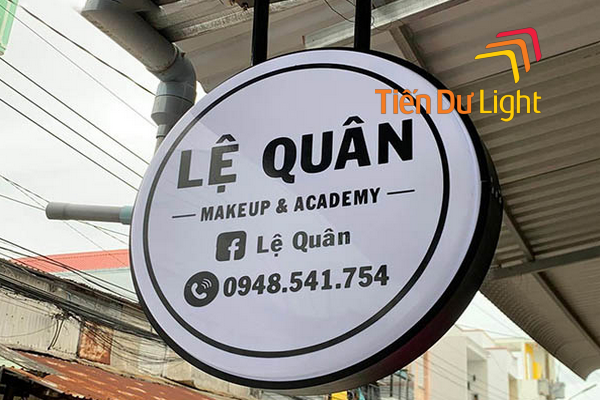 Đặc điểm của biển vẫy makeup
