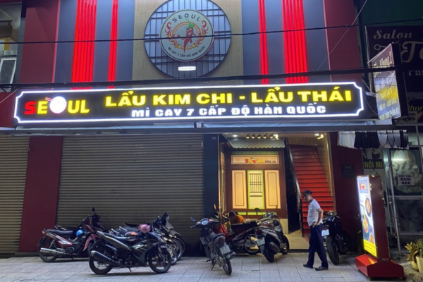 Biển vẫy đứng quán mì cay