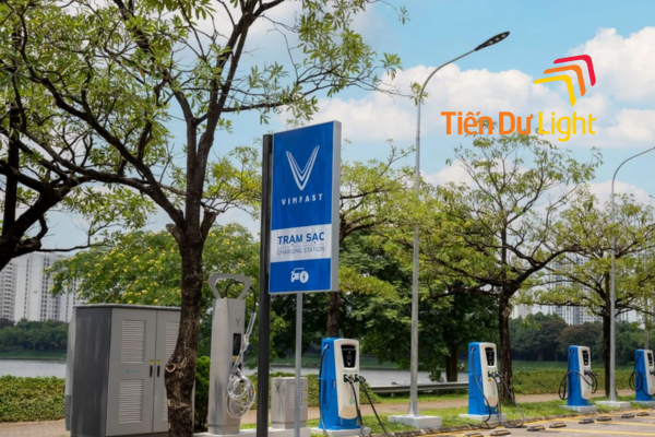 Biển vẫy vinfast treo cột