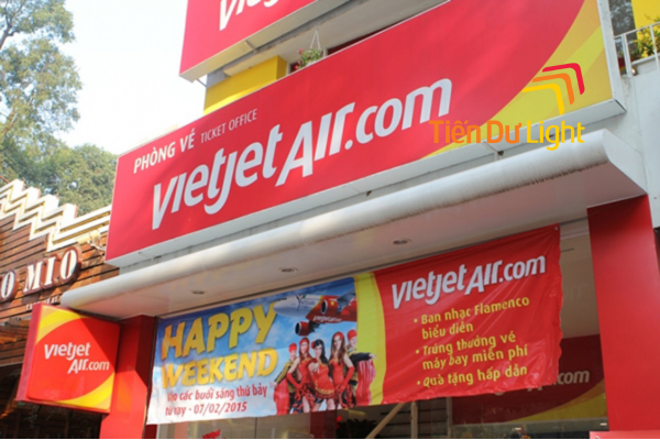 Biển vẫy được đặt trước mặt tiền đại lý