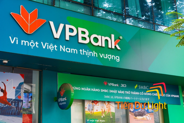Bảng hiệu màu tương phản trắng - xanh