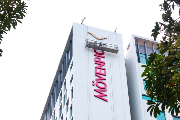 Treo biển quảng cáo đúng chuẩn tiếp cận khách hàng hiệu quả