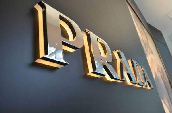 Ứng dụng của chữ inox hắt chân