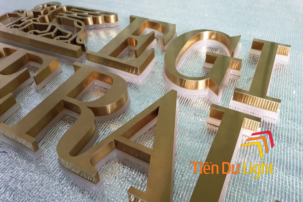 Đặc điểm của chữ inox mạ đồng