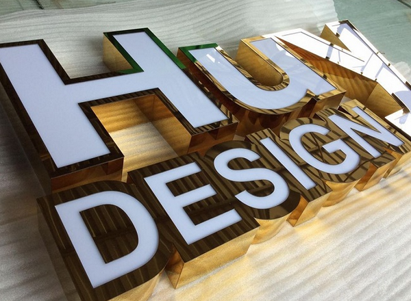 Ứng dụng chữ inox mặt mica trong biển quảng cáo